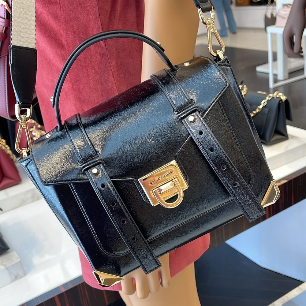 MICHAEL KORS
Manhattan Medium TH SCHOOL Crackled Metallic Leather SATCHEL
Black - Picture 5 of 16